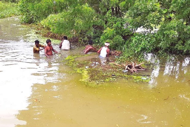Canals desilted on war footing to save fields from inundation in central dists