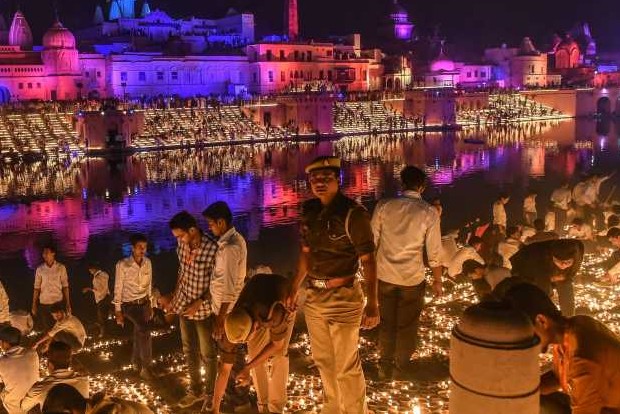 Deepotsav begins in Ayodhya on a grand scale