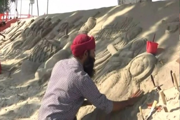 Ayodhya: Sand artist recreates episodes of Ramayana