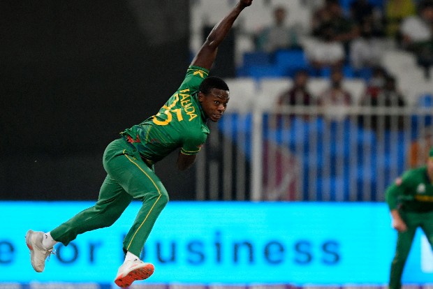 South Africa beat England by 10 runs but miss out on semifinal spot