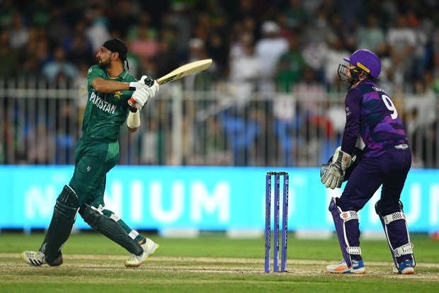 T20 WC: Malik blasts 18-ball 54 as Pakistan score 189/4