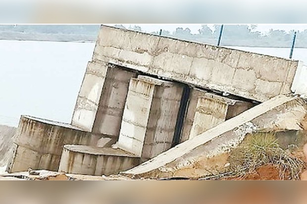 Low pressure intensifying, to hit TN coastal dists, Pondy