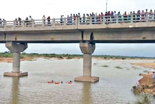 Man stuck under Palar bridge for 3 days