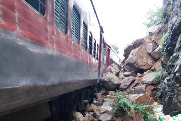Seven coaches of Bengaluru-bound train derail in TN, no casualty reported, says Rlys Seven coaches of Bengaluru-bound train derail in TN, no casualty reported, says Rlys