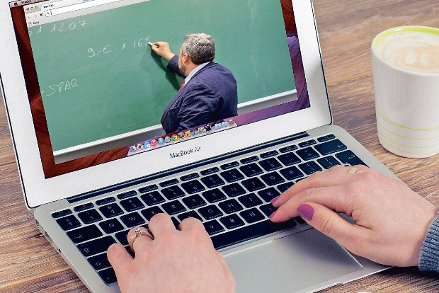 Power outages: Tamil Nadu government asks private schools not to hold online classes Power outages: Tamil Nadu government asks private schools not to hold online classes