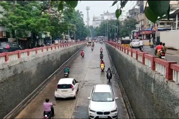 Chennai floods: T Nagar, Purasawalkam back to business, waterlogging continues in north Chennai floods: T Nagar, Purasawalkam back to business, waterlogging continues in north