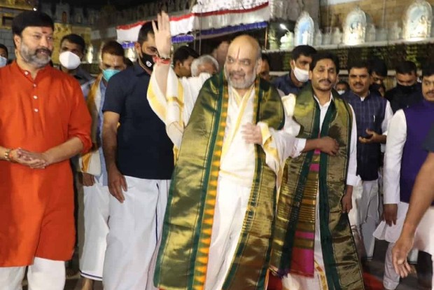 Amit Shah offers prayers at Tirumala temple