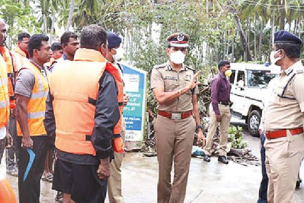 45 teams step up rescue ops in flood-hit district 45 teams step up rescue ops in flood-hit district