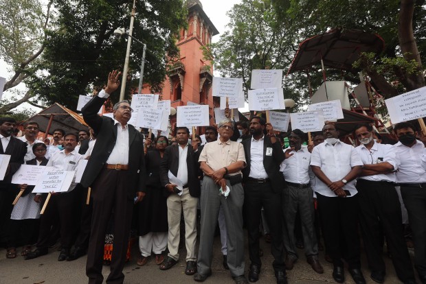 A fringe group mudslinging judiciary, lawyers supporting Sanib Banerjee transfer tell CJI