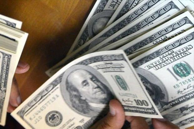 Dollar climbs as upbeat U.S. data stokes rate hike bets