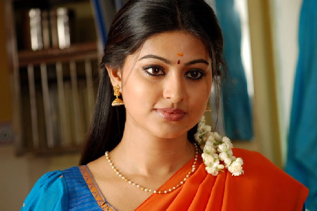 Actor Sneha says duped by cement firm of Rs 26 lakh, lodges police complaint