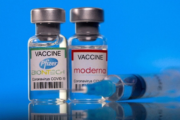 US expands COVID boosters to all adults, final hurdle ahead