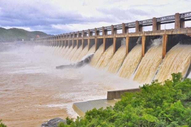 Cauvery in spate, flood alert continues