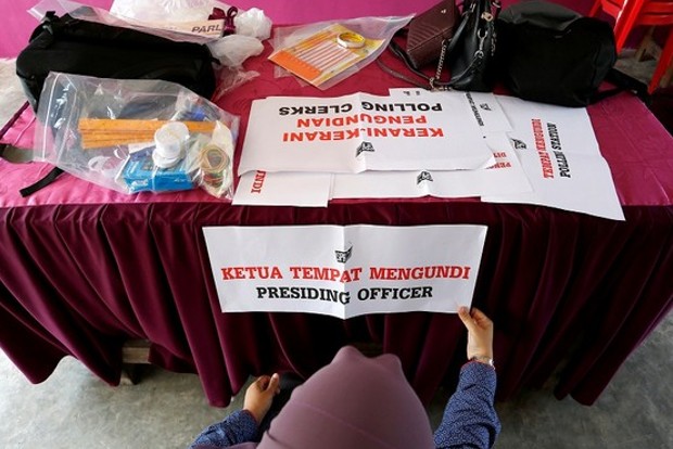 Malaysias leading coalition wins key state election