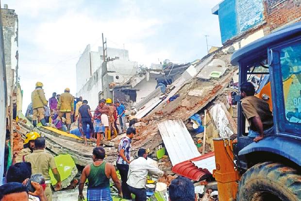 5 dead, 13 hurt as house collapses due to LPG blast 5 dead, 13 hurt as house collapses due to LPG blast