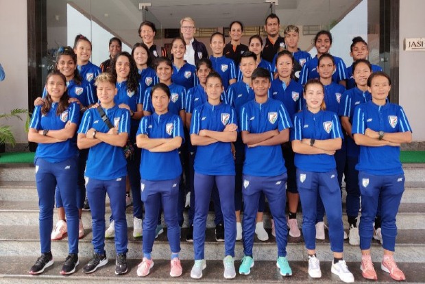 We are proud of Indian women football team, echo Chhetri and Gurpreet