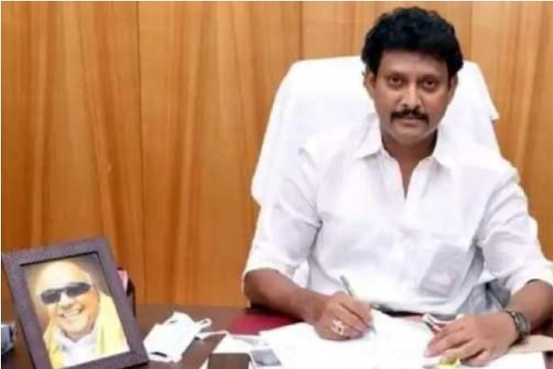 Minister Mahesh warns schools from collecting full fee