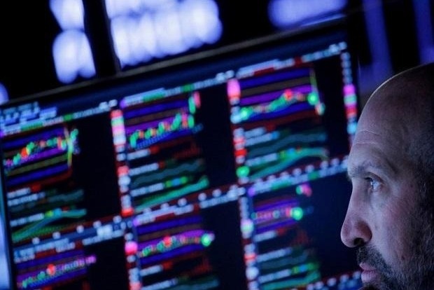 Global stocks sink after South Africa finds virus variant Global stocks sink after South Africa finds virus variant