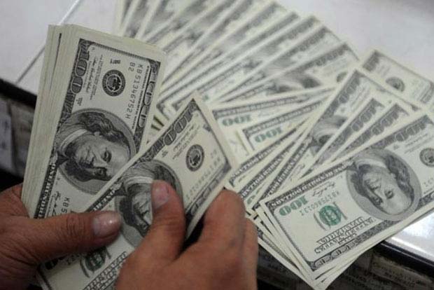 US dollar falls amid rising risk aversion