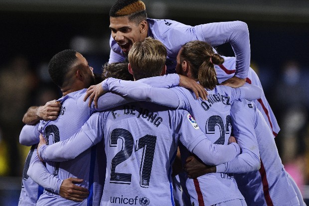 Late goals give Barca win in Villarreal