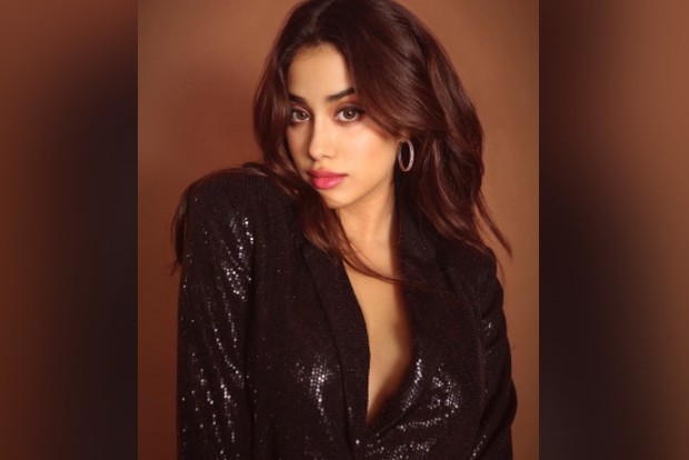 Janhvi joins Pooja, what is this behaviour viral meme