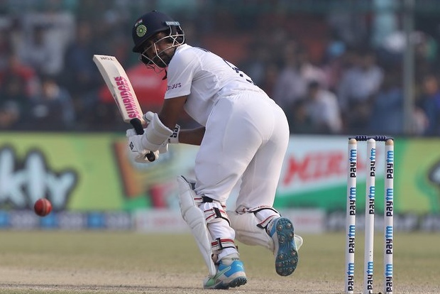 Set 284, New Zealand 4/1 against India