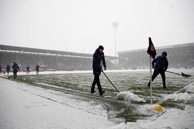 Premier League match between Spurs and Burnley postponed after heavy snowfall