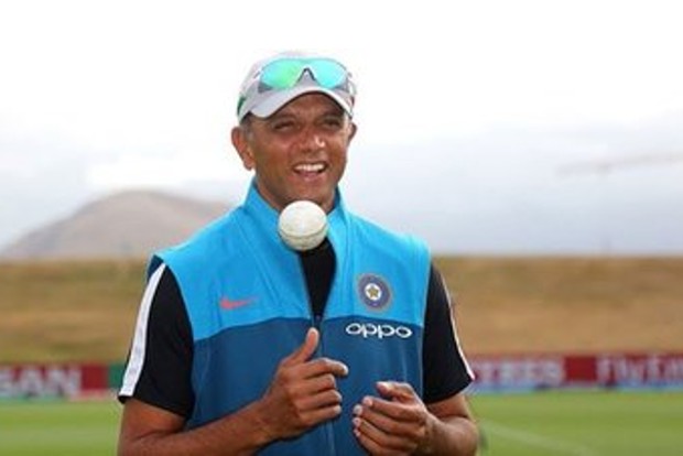 Dravid gives Rs 35,000 to groundsmen for preparing sporting pitch