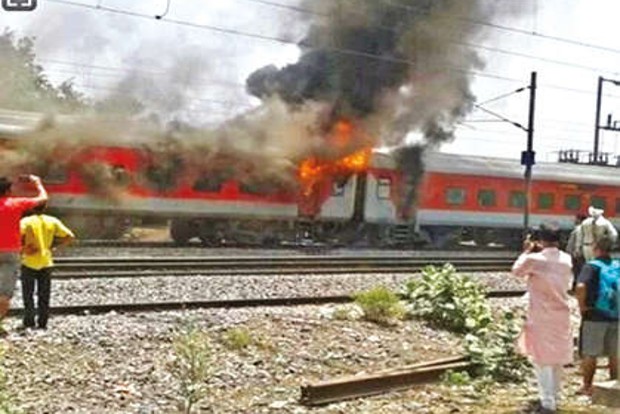 DeTect: Old images of burning train falsely shared as recent DeTect: Old images of burning train falsely shared as recent