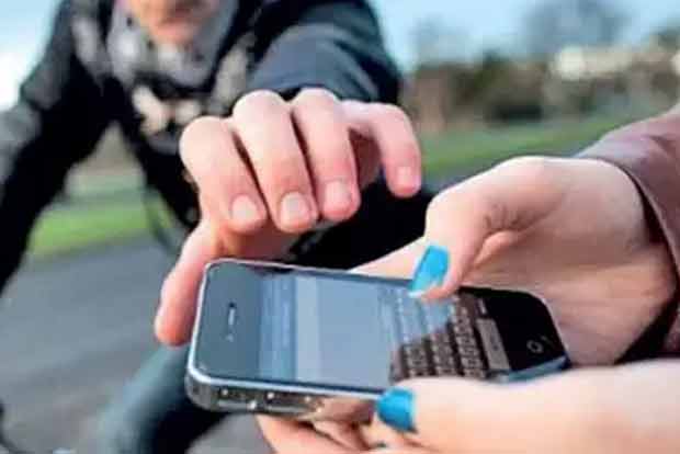 Trio behind serial phone snatchings nabbed in Washermenpet