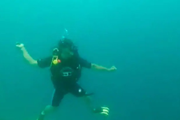 Olympic Gold Medallist Neeraj Chopra mimics Javelin Throw Under Water