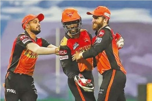 Sunrisers Hyderabad beats Bangalore by 4 runs in a low-scoring match