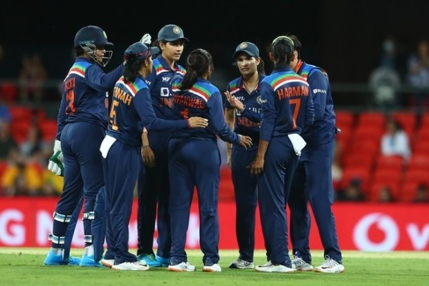 India batters flop as Australia wins by 4 wickets