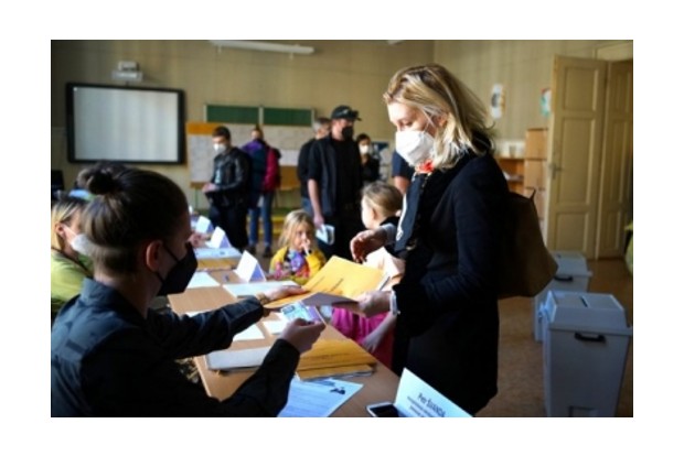 Coalition narrowly wins Czech parliamentary election