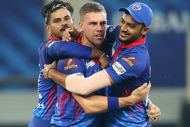 Chennai Super Kings need to guard against devastating Delhi Capitals bowlers: Lara