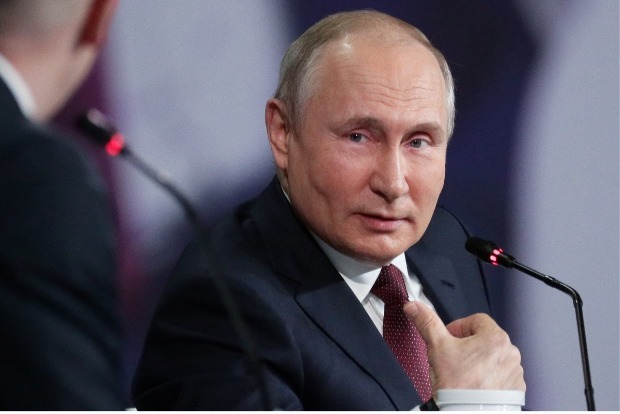 Putin says Russia needs to step up vaccination campaign against COVID-19