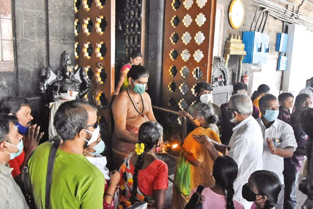 Temples see big rush on Vijayadasami Day