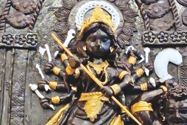 Kolkata bakery makes 25-kg ‘chocolate Durga’, to distribute it among poor kids Kolkata bakery makes 25-kg ‘chocolate Durga’, to distribute it among poor kids
