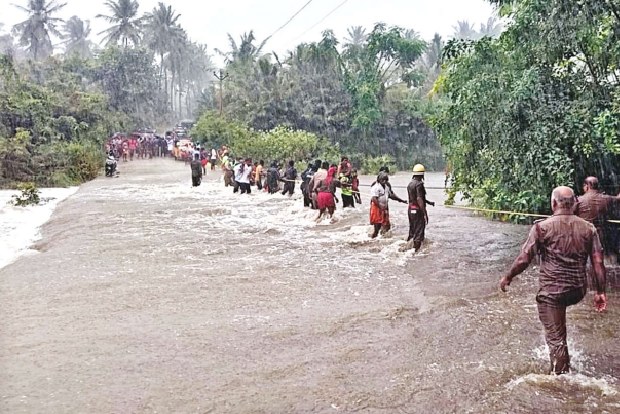 650 pilgrims stranded at Thirukkurungudi rescued