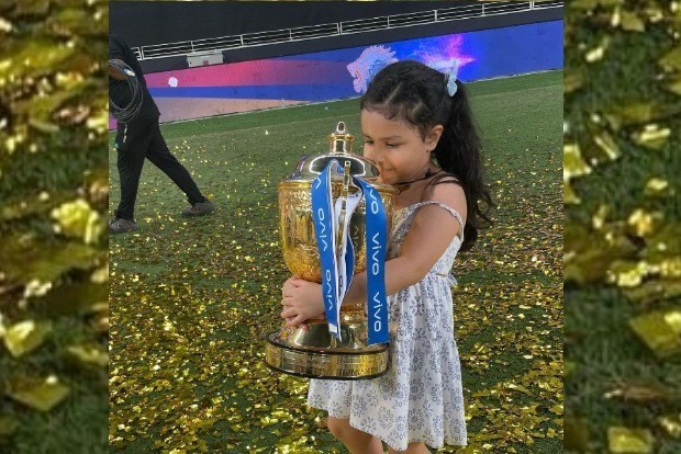 Ziva Dhoni carrying Chennais fourth IPL trophy is the cutest thing on Internet, says Netizens Ziva Dhoni carrying Chennais fourth IPL trophy is the cutest thing on Internet, says Netizens