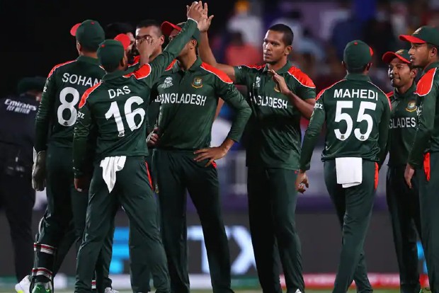 Greaves hits 45 as Scotland recover to post 140/9