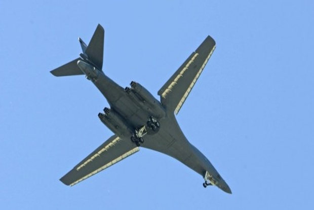 Russian fighter escorts US bomber above Sea of Japan Russian fighter escorts US bomber above Sea of Japan