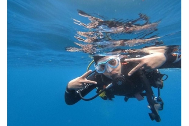 Priyanka Chopra gets wet in scuba diving pics