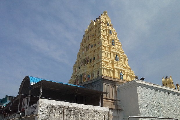 Yadadri temple needs 125 kg gold, KCR to donate 1 kg