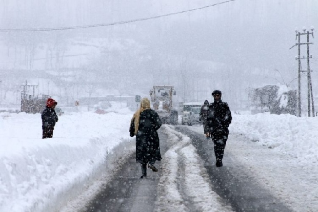 2 killed after being trapped in snow in J-Ks Anantnag 2 killed after being trapped in snow in J-Ks Anantnag