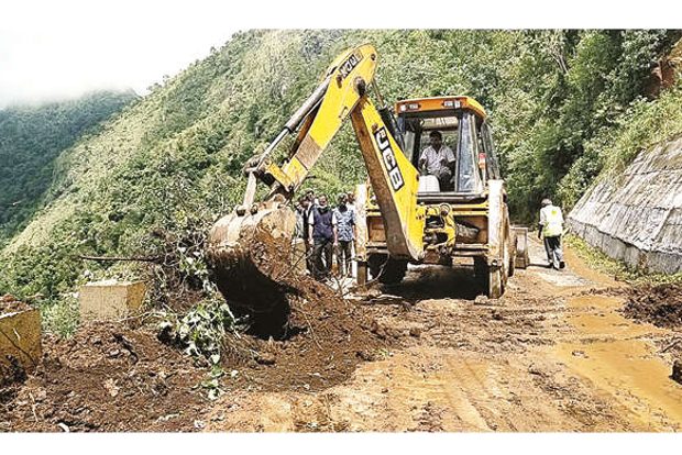 17 mudslides affect normal life in Kodai