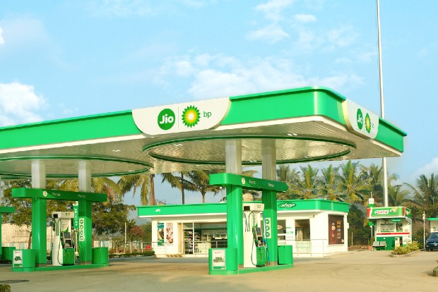 Jio-bp launches first mobility station, offers multiple fuelling options Jio-bp launches first mobility station, offers multiple fuelling options