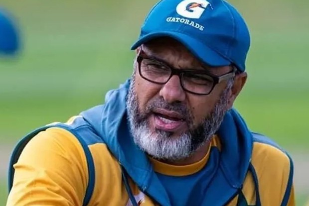 Waqar Younis apologises with folded hands after controversial remark Waqar Younis apologises with folded hands after controversial remark