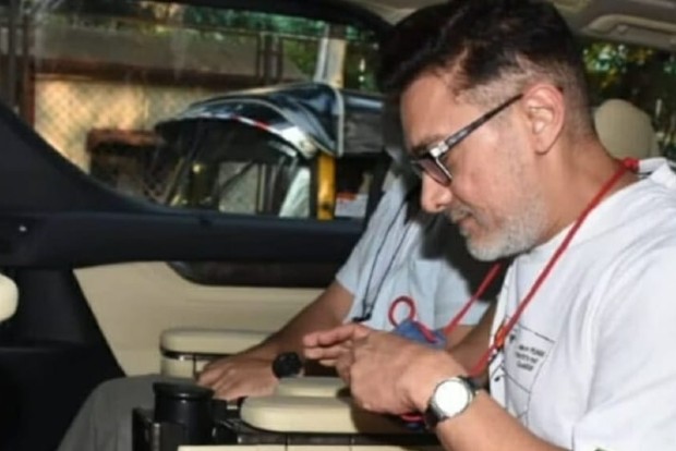 Aamir Khans salt and pepper look goes viral