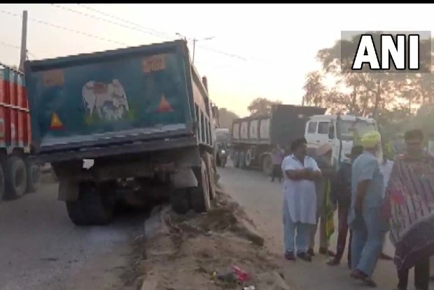Three women farmers killed, two injured as truck hits them near Tikri border